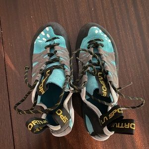 La Sportiva Tarantulace climbing shoes, women’s EUR 38.5, USA 6.5 (brand new)